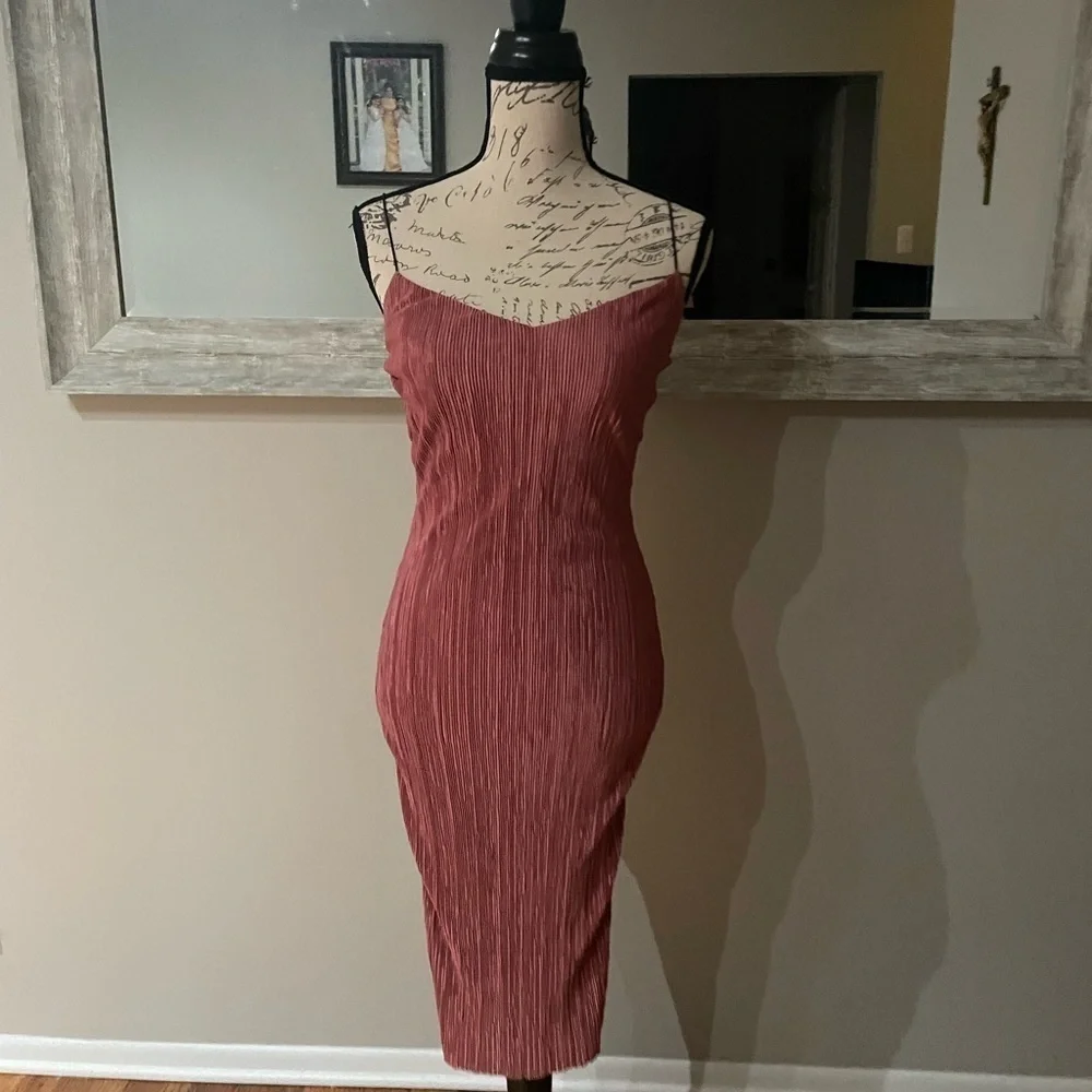 NEW Metallic Plisse Pink Color Cocktail Dress - Picture 4 of 7